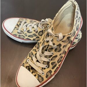 Leopard print Converse shoes. Slightly worn but super cute pair of shoes.